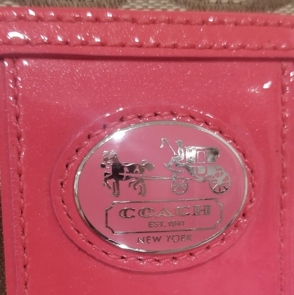 COACH Signature C's Khaki Jacquard Slingpack - Picture 5 of 11